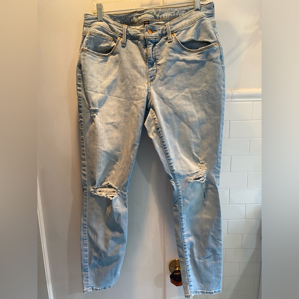 Universal Thread-Mid Rise Curvy Skinny Light Wash Distressed Jeans, 14/3…